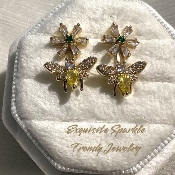🐝10k Gold Bumblebee Daisy Cz Diamond Post back Stud Earrings - Picture 11 of 15